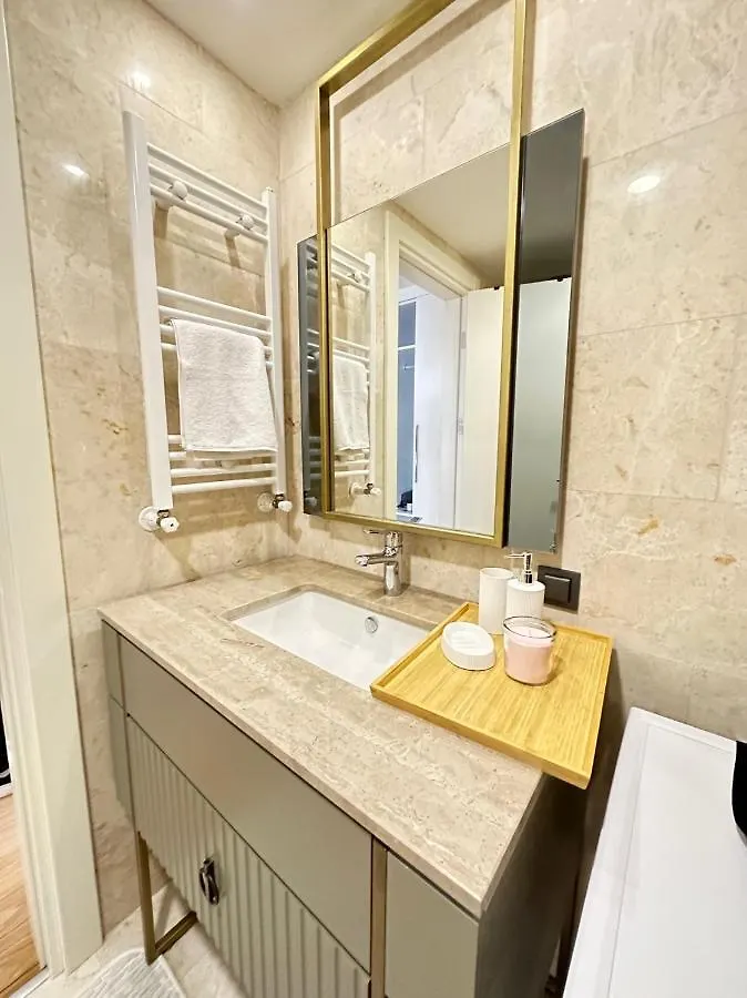شقة اسطنبول  في The Secluded Spot In Baglar W/Free Wi-Fi & Parking 0*,  تركيا