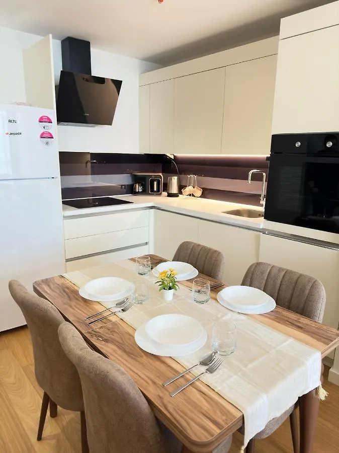 شقة اسطنبول  في The Secluded Spot In Baglar W/Free Wi-Fi & Parking 0*,